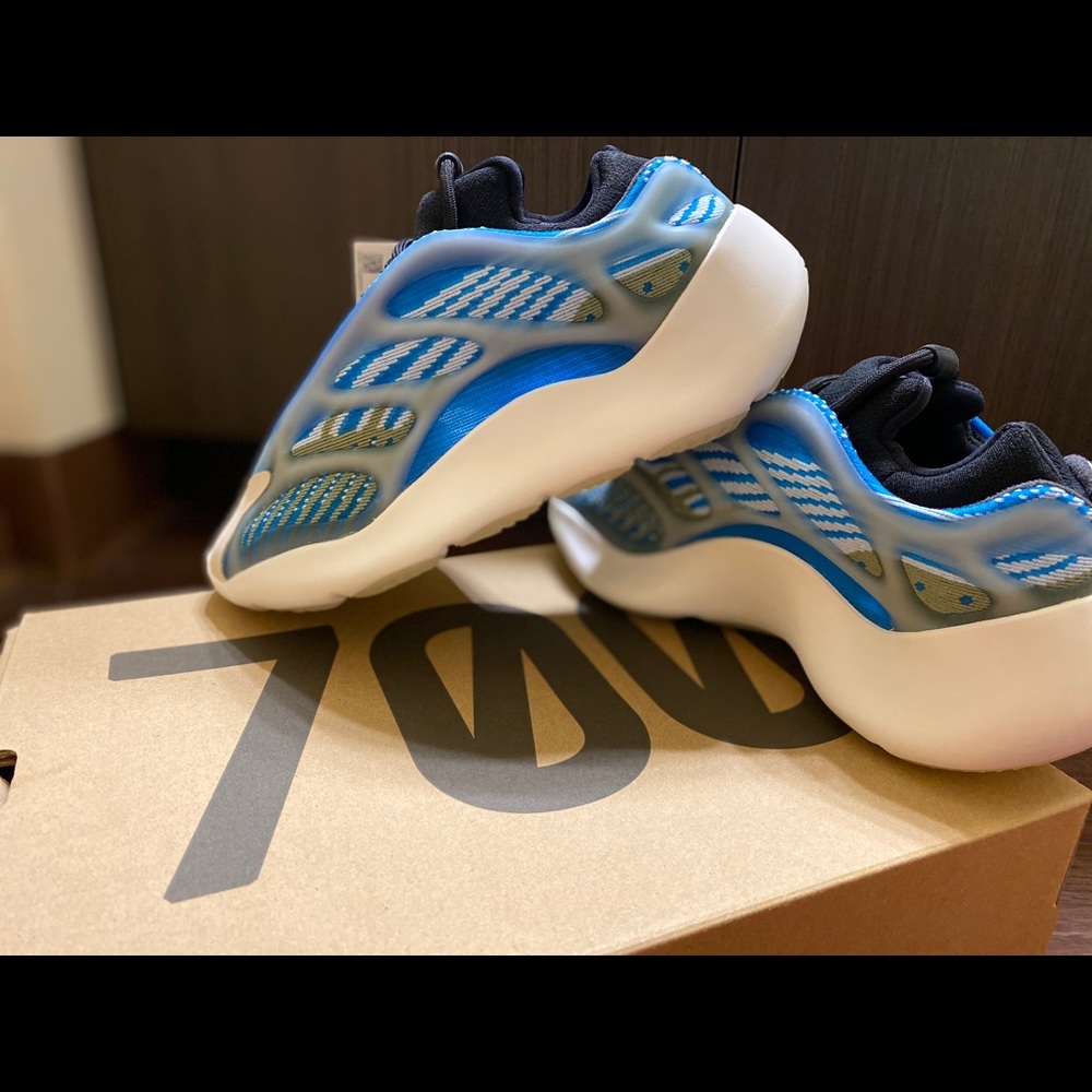 Yeezy 700 v3 Azareth